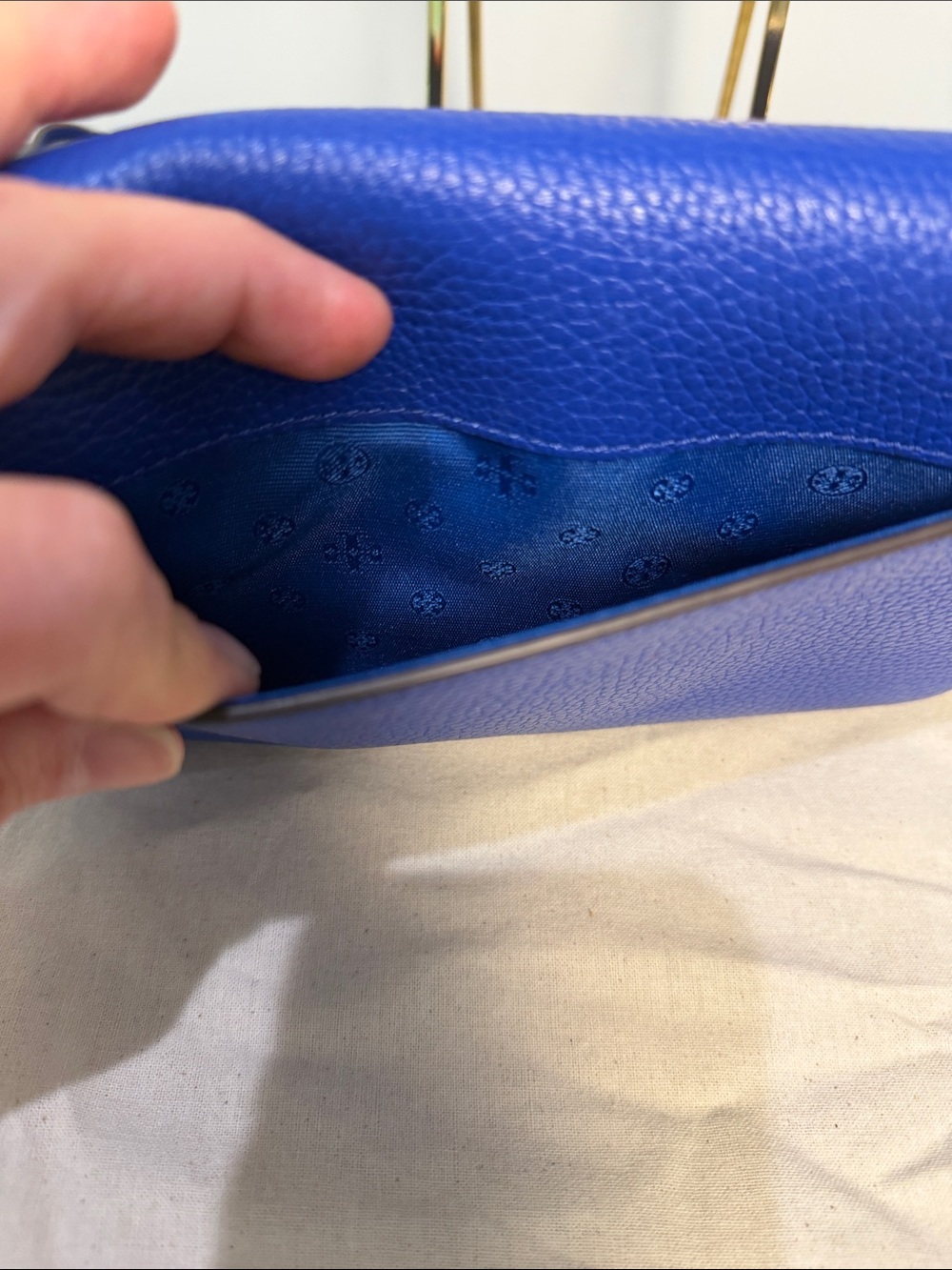 Tory Burch Cobalt Blue Crossbody with Gold Hardware, Detachable Strap & Dust Bag - Picture 4 of 10